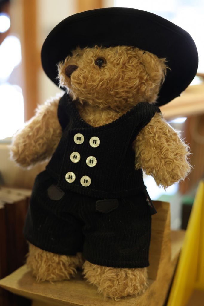 uber uns teddy portrait